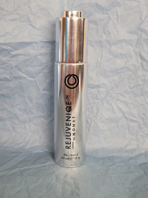 Here is why you need the Rejuveniqe oil...
* Balances PH in your scalp
* Reverses &amp; prevents hair and skin damage from the inside out
* Restores hair to it's healthy, pre-damaged, natural state
* Infuses dry hair ends w/intense hydration
* Imporves hair elasticity a&amp; resilience
* Strengthens &amp; tames frizz &amp; flyaways
* Only oil w/molecular structure small enough to penetrate all three layers of the hair to cleanse &amp; repair
* Promotes hair growth
* Soothes irritated skin/sunburn/bug bites
* Anti-aging &amp; helps heal scars